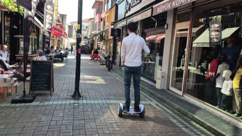 Çay dağıtımına yetişemeyince ’cincır’ ile servise başladı