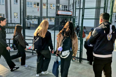 Polis okul önlerinde kuş uçurtmuyor
