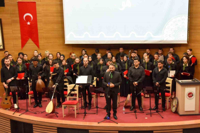 Üniversite öğrencilerinden oluşan korunun konseri büyük beğeni topladı