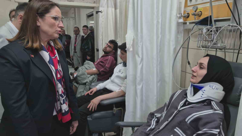 Bartın’daki feci kazanın ardından Vali Arslan yaralıları hastanede ziyaret etti