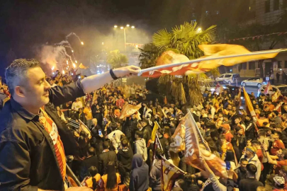 45 günlük Sare bebek, Galatasaray’ın şampiyonluk kutlamasında
