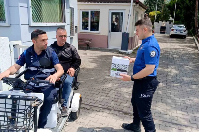Yaralı kırlangıca polis şefkati
