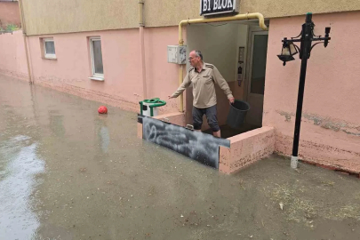 Karabük’te sağanak yağış hayatı felç etti
