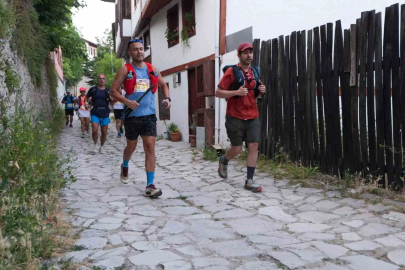 Farklı ülkelerden sporcular Safranbolu’nun tarihi sokaklarında yarışıyor
