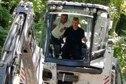 Başkan makamı bıraktı, kepçe koltuğuna geçti
