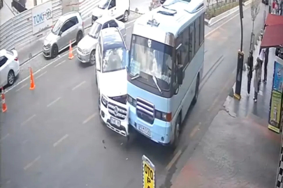 Cip ile yolcu minibüsünün çarpıştığı anlar kamerada
