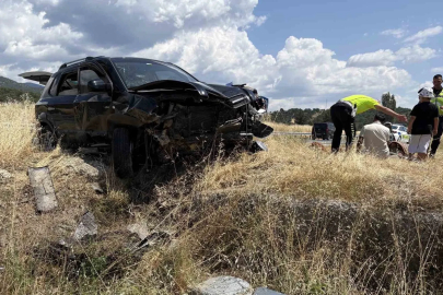 Kastamonu’da cip refüje çarptı: 5 yaralı
