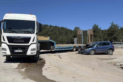 Kastamonu’da otomobil ile tır çarpıştı: 4 yaralı
