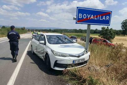 Kastamonu’da otomobil traktörle çarpıştı: 2 yaralı
