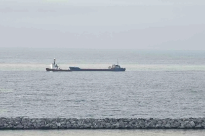 Karadeniz’de dron saldırılarında hasar alan bir gemi Zonguldak’a geldi

