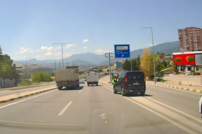 Karabük’te trafiği tehlikeye düşüren araçlar kamerada
