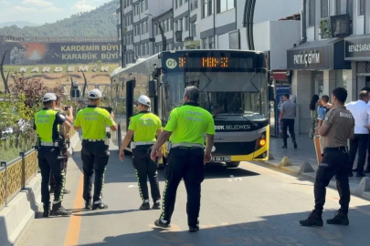 Karabük’te belediye otobüsü yayaya çarptı: 1 yaralı
