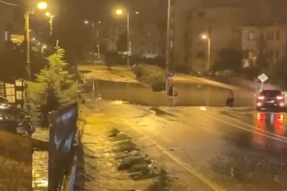 Kuvvetli sağanak ilçede su baskınlarına sebep oldu
