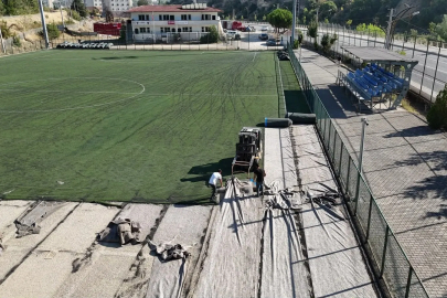 Soğuksu Sentetik Futbol Sahası’nın zemini yenileniyor
