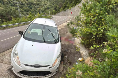 Kontrolden çıkan otomobil istinat duvarına çarptı: 3 yaralı
