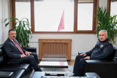 Vali Hacıbektaşoğlu’ndan Emniyet Müdürü Kaba’ya hayırlı olsun ziyareti

